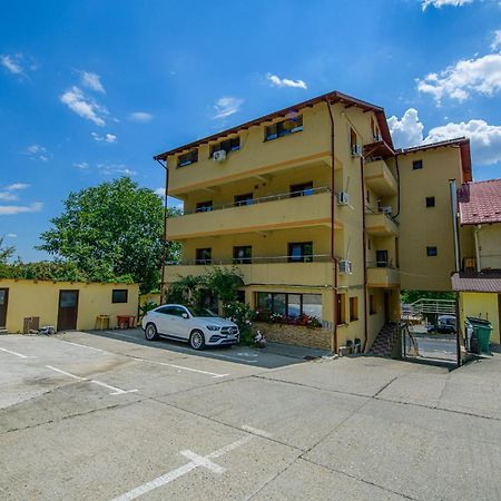 Pensiunea Domneasca Pitesti Exterior photo