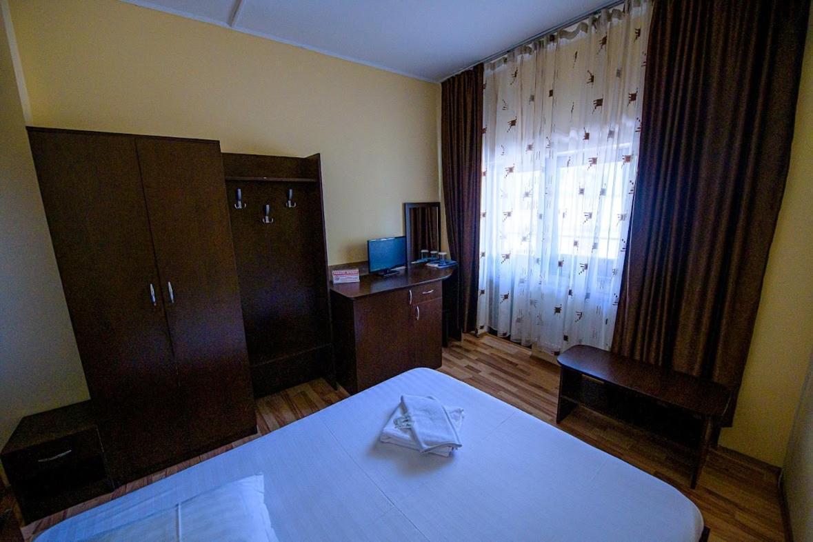 Pensiunea Domneasca Pitesti Exterior photo